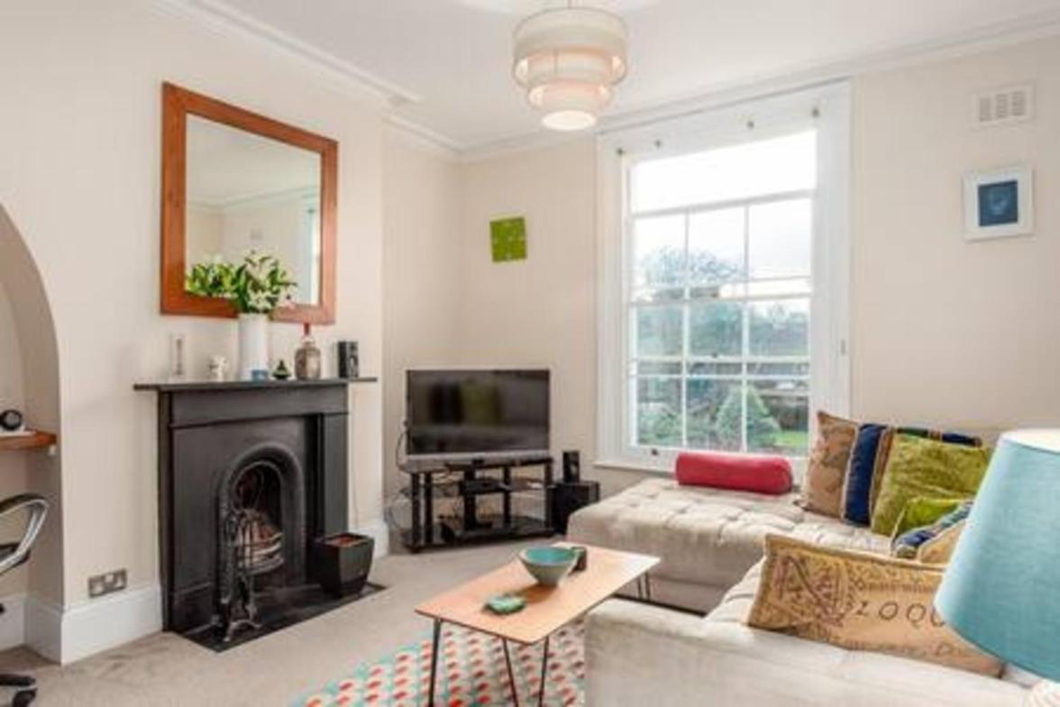 Lovely 2-bed Flat Next To Oval Cricket Ground * Londra